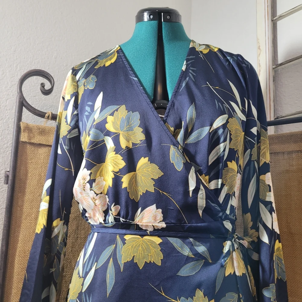 Lulus navy floral wrap dress with tie waist and long sleeves. Size Medium - Picture 3 of 12